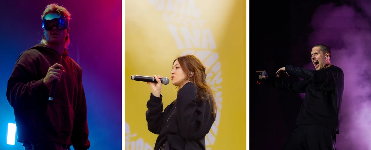 © Johanna Kropfitsch Drei Musiker*innen bei einem Live-Auftritt: ein Mann mit Ski-Brille, eine Frau am Mikrofon und ein Mann mit ausdrucksstarken Gesten.