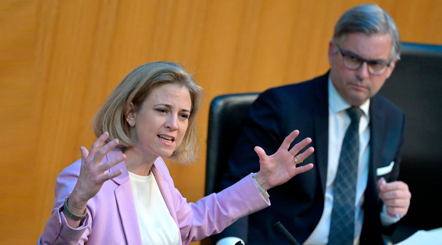 Prellbock Pink [Politik Backstage]