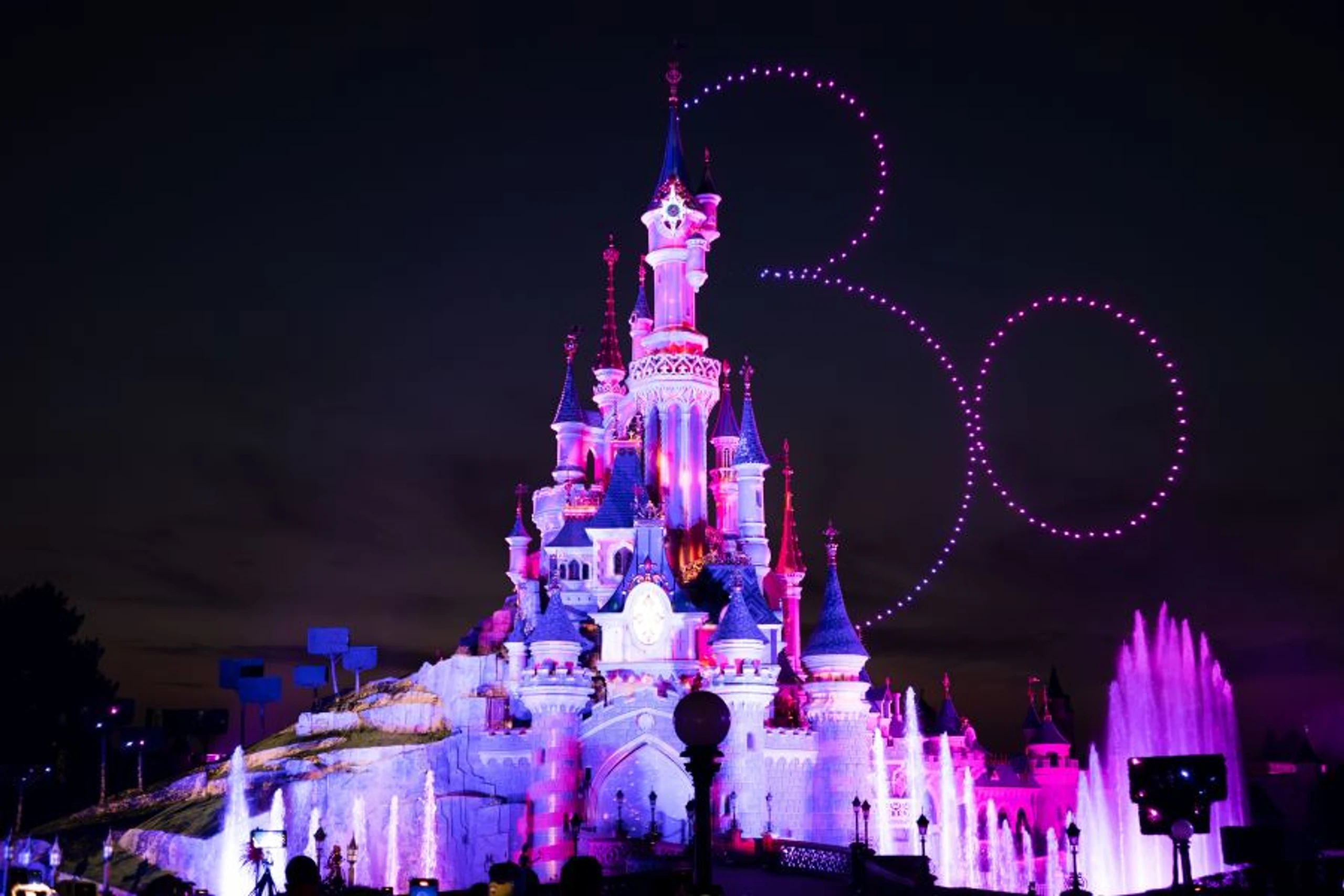 Coperni plant Modenschau für die Pariser Fashion Week in Disneyland