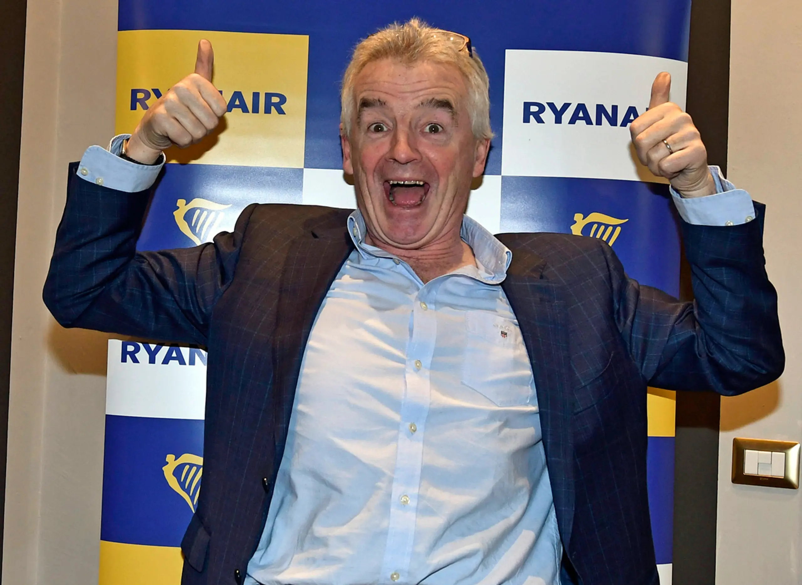 Michael O´Leary bei einem Fototermin für Ryanair.