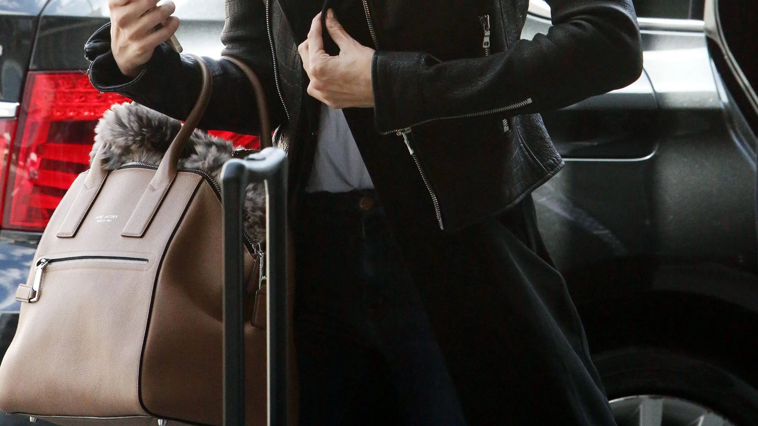 Gigi Hadid mit einer Weekender