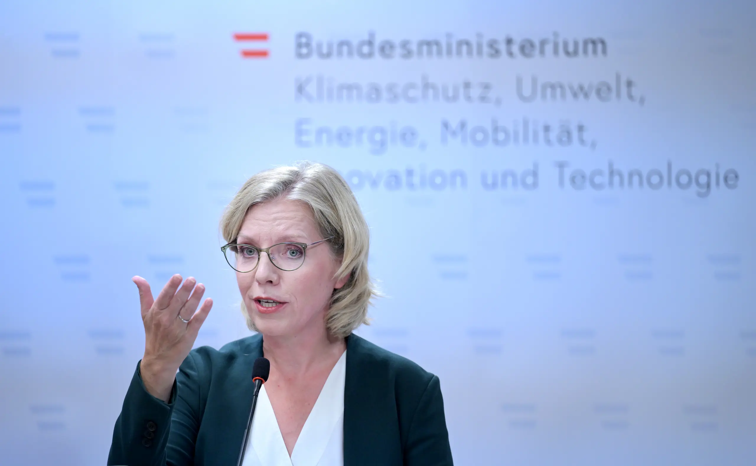 Klimaschutzministerin Leonore Gewessler bei der Präsentation des Nationalen Klima- und Energieplans (NEKP)