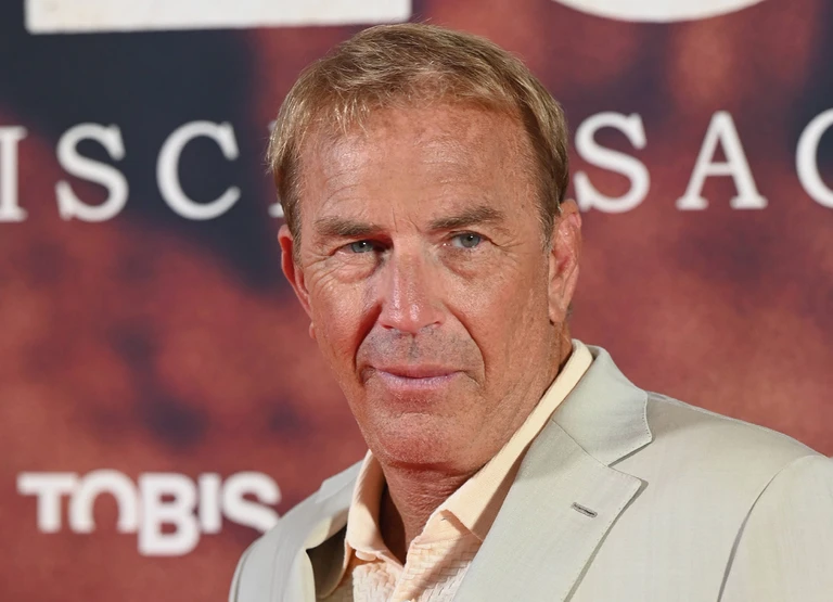 Kevin Costner zu einem Fototermin für seinen Film Horizon im Rahmen der Filmtage Köln.