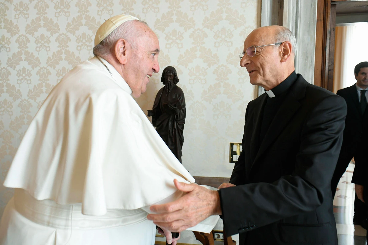 Fernando Ocáriz Braña mit Papst Franziskus.