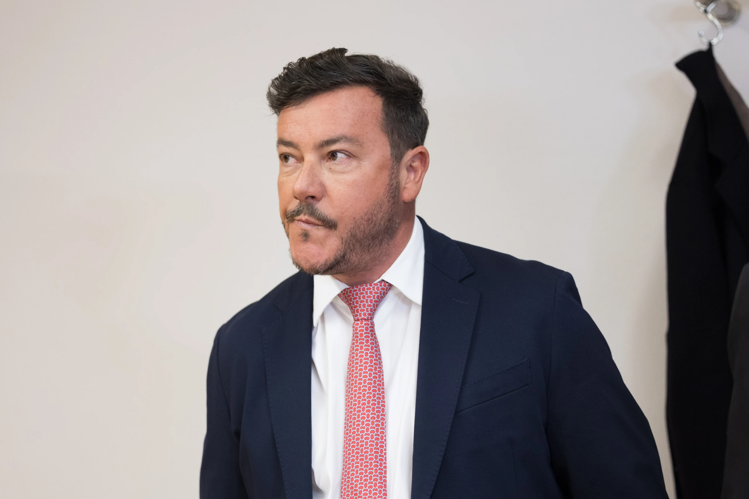 Schattenreich: Benko dirigiert die Stiftung: „Bist du geisteskrank?“