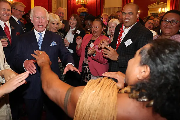König Charles III. im Tanzfieber