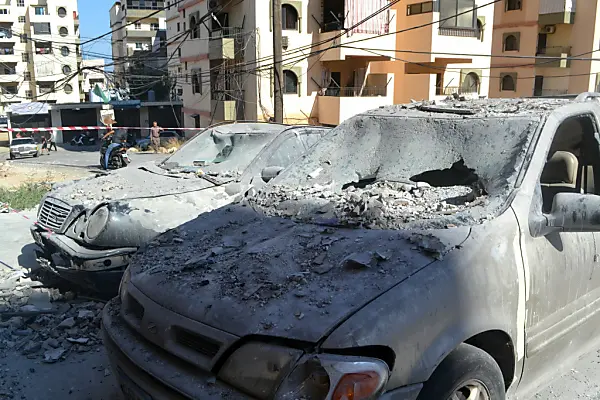 Zerstörte Autos nach der Tötung eines Hamas-Militärführers im Libanon