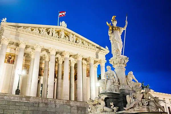 Parlament wird in Farben der israelischen Flagge bestrahlt