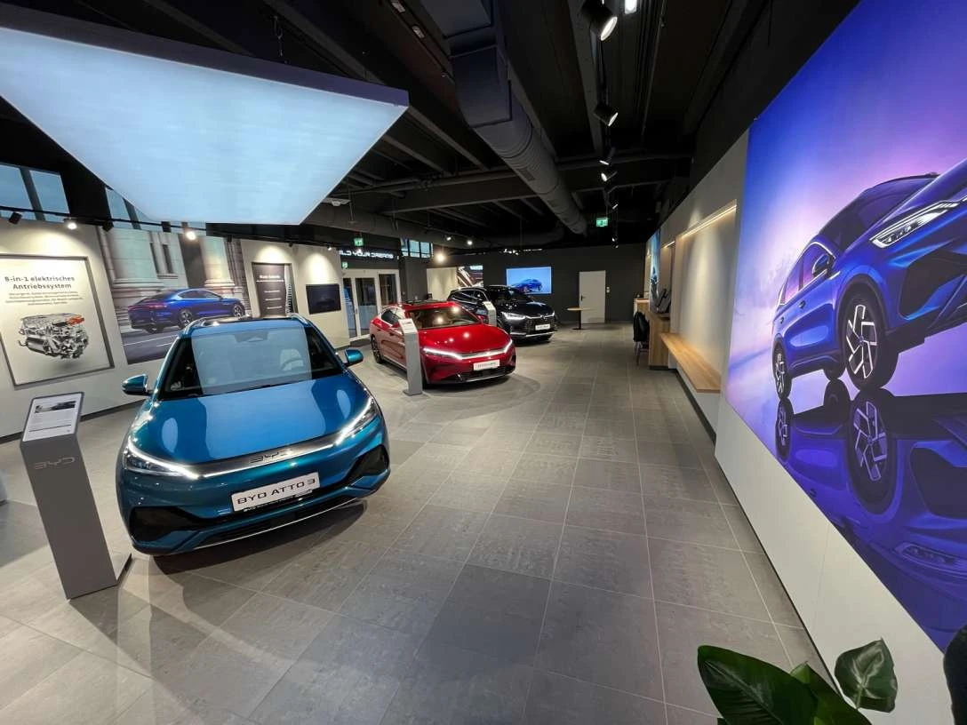 Chinas E-Auto-Riese: BYD schlägt Tesla beim Umsatz