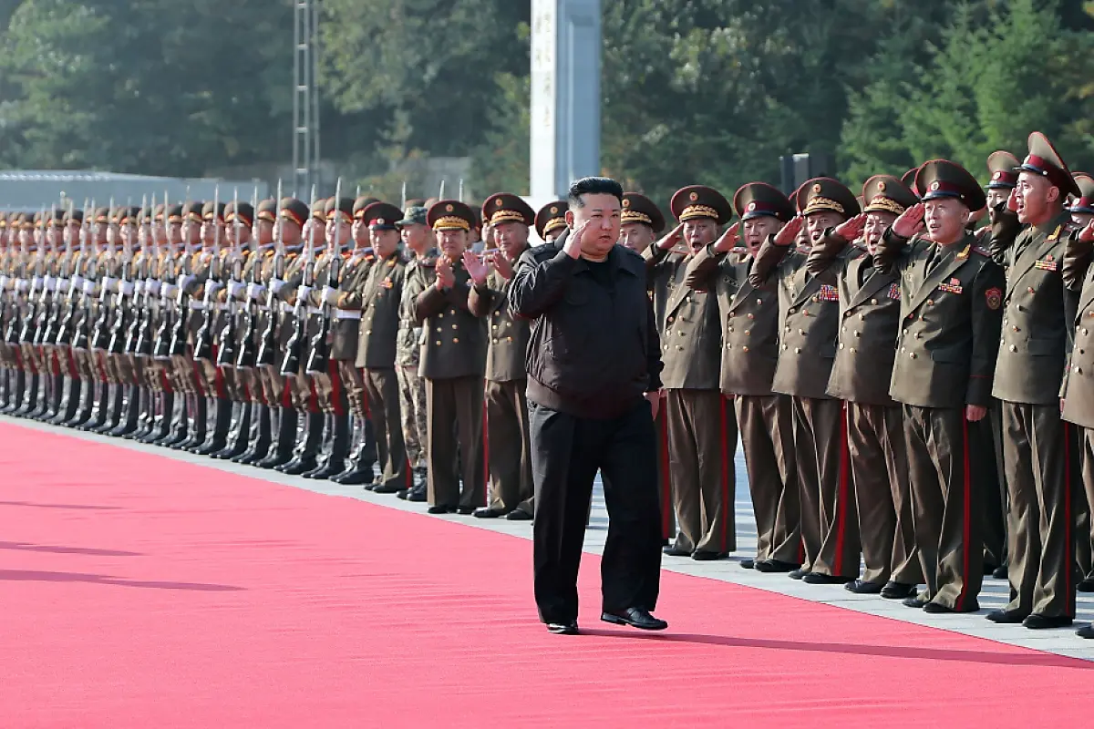 Nordkoreas Machthaber Kim Jong-un bei einer Militärparade