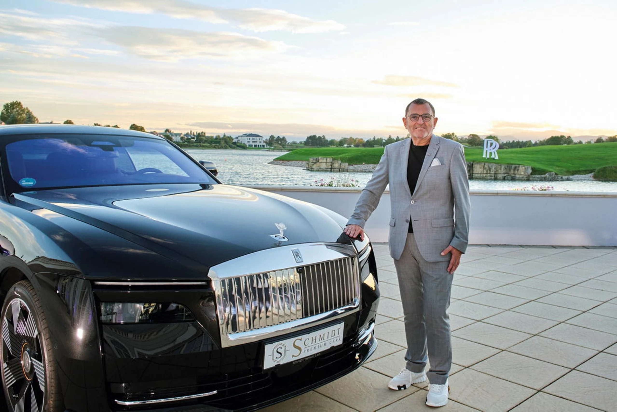 © Bernhard Schramm Blurred image background