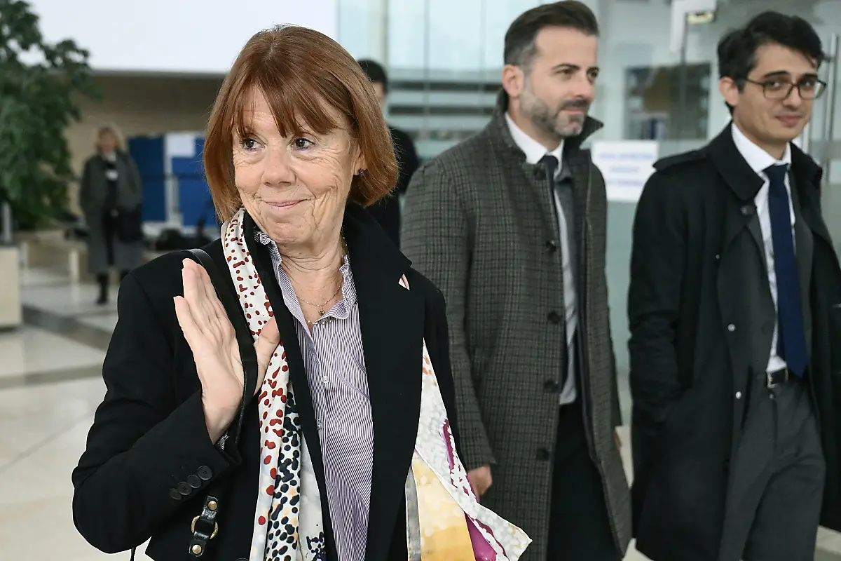 Gisèle Pelicot in Begleitung ihrer Anwälte in Avignon
