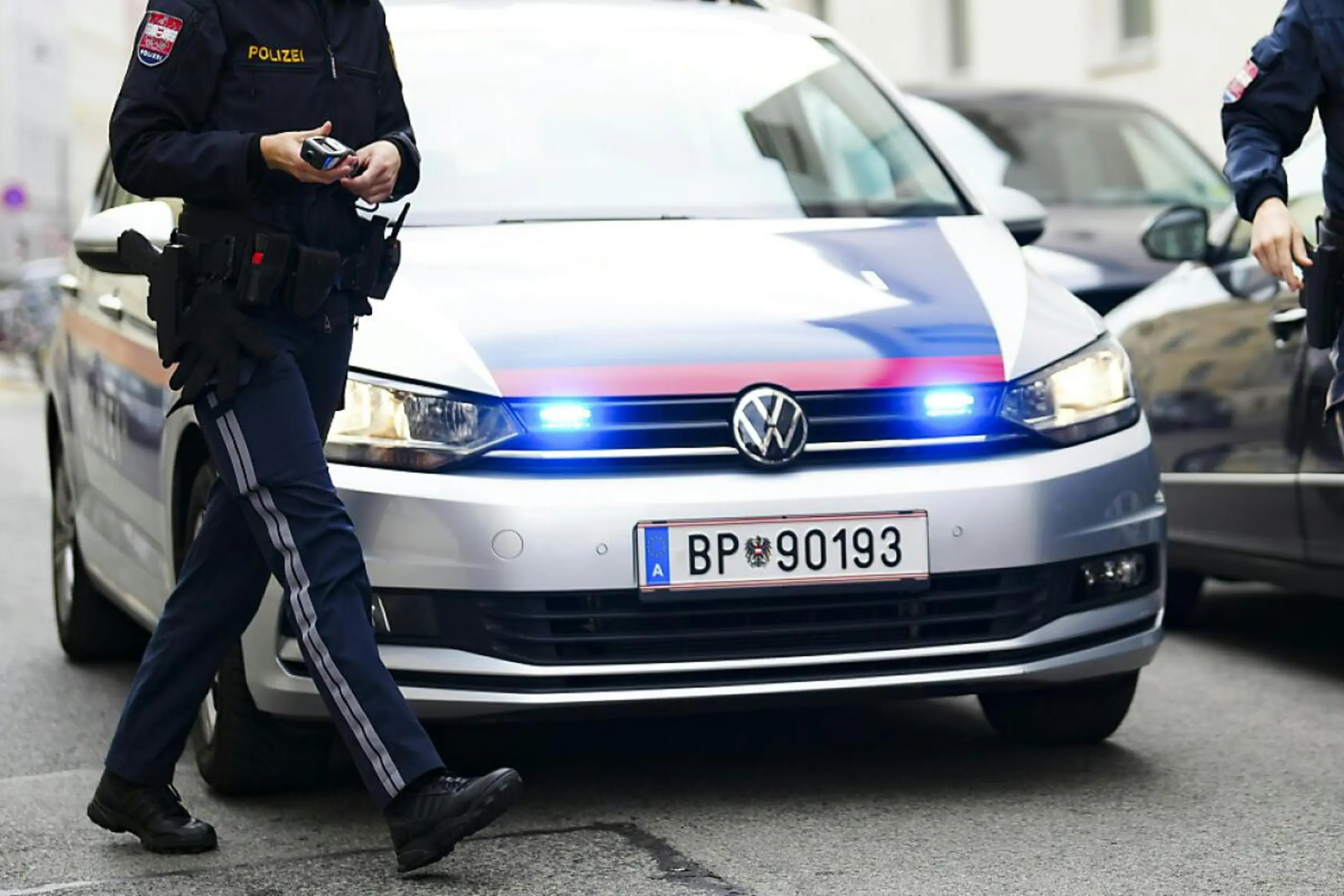 Ein aggressiver Mann griff in Wien mehrere Polizisten an