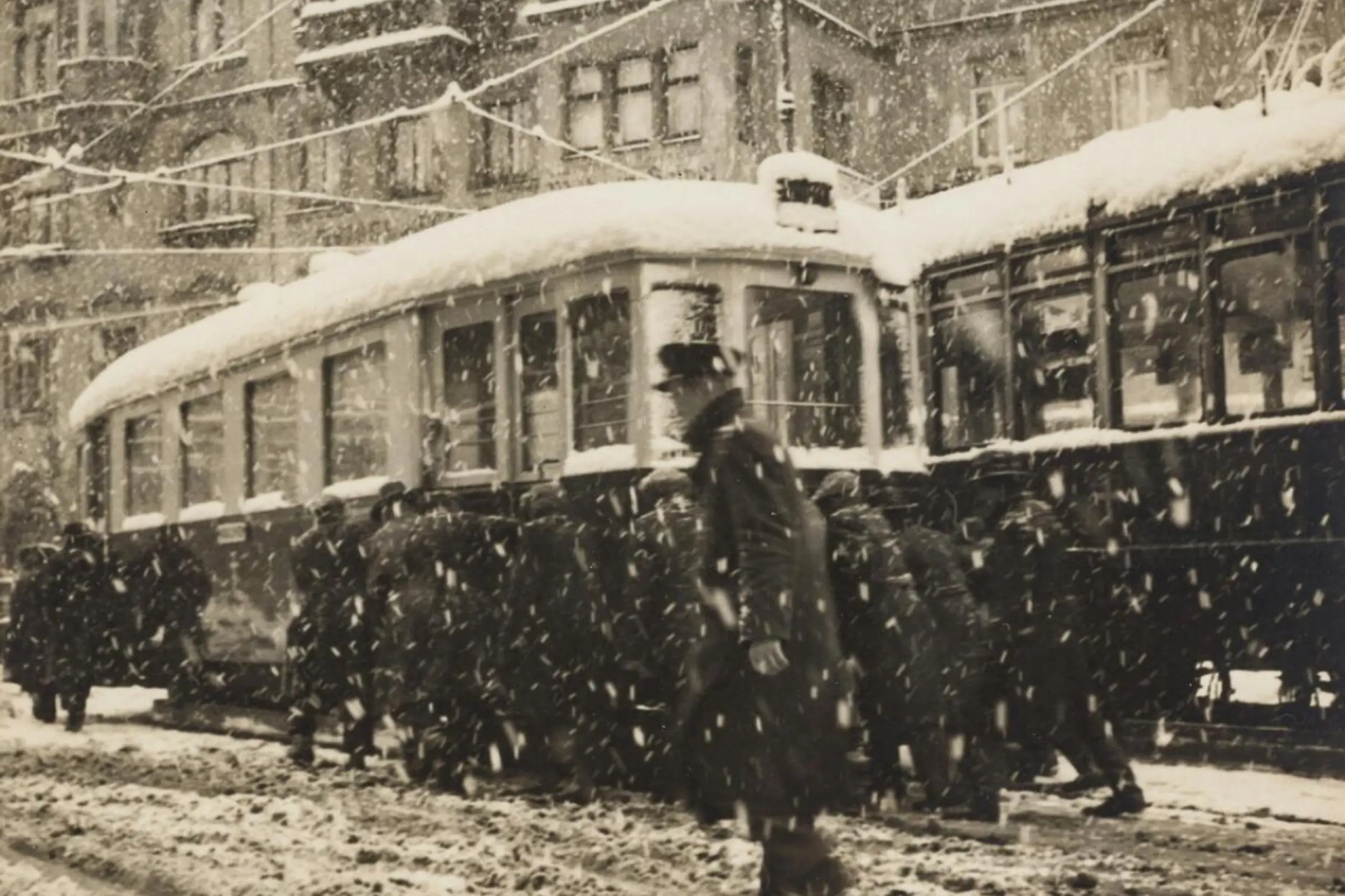 Schnee in Wien machte um 1935 der Bim zu schaffen