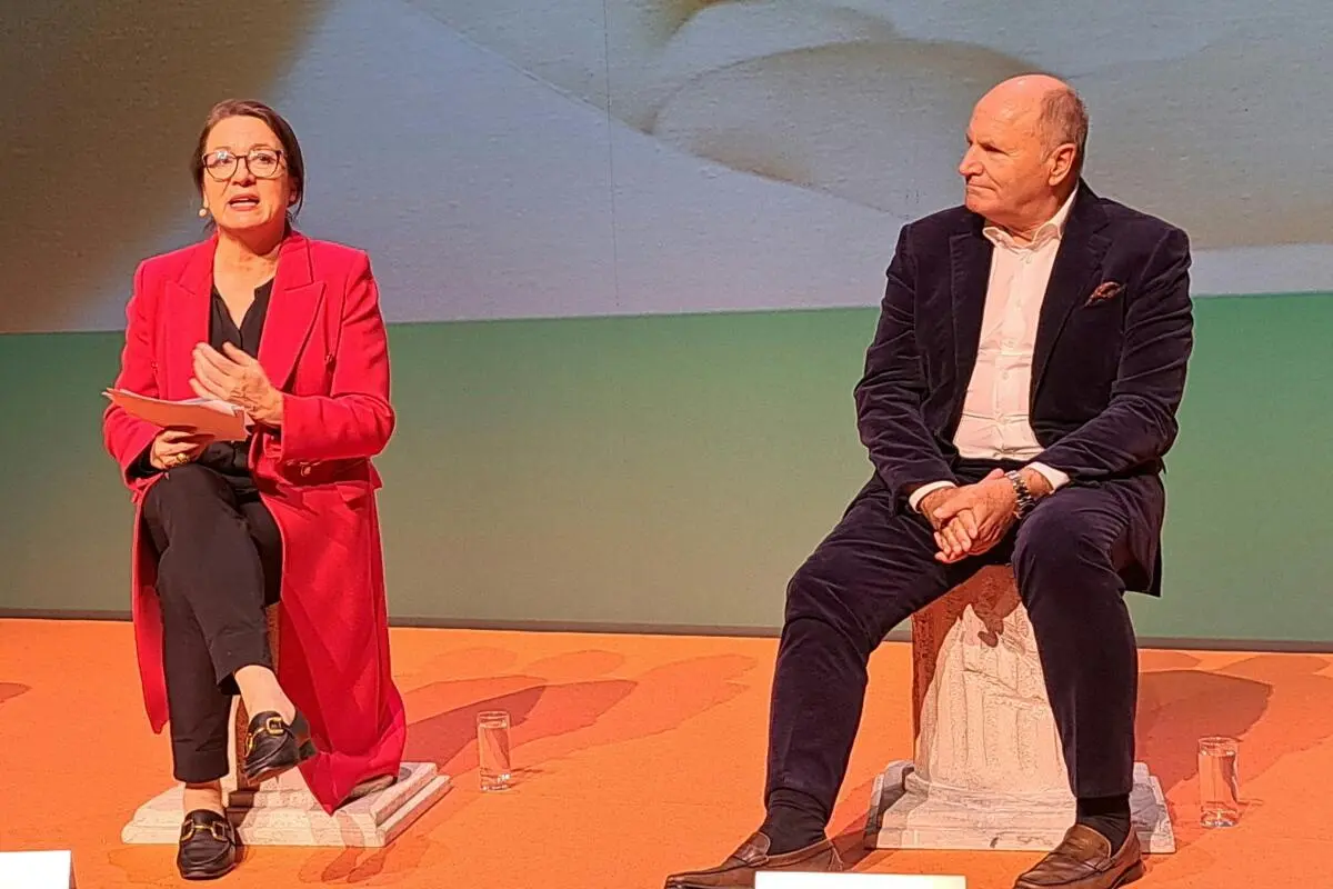 Lilli Paasikivi (li.) stellte das Programm 2025 vor.