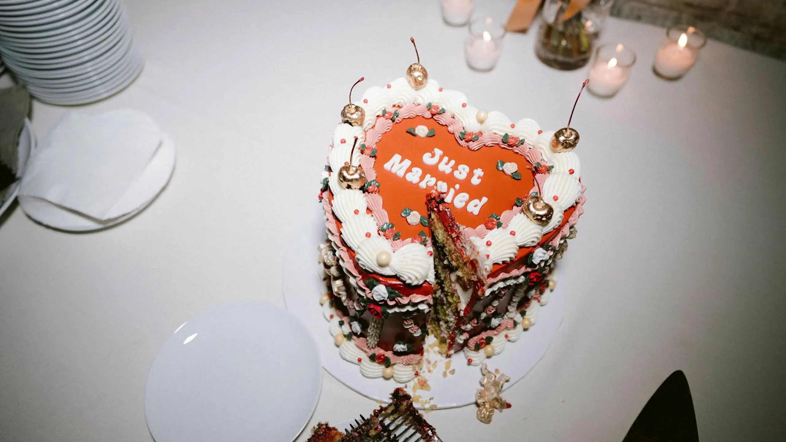Torte mit der Aufschrift "Just married"