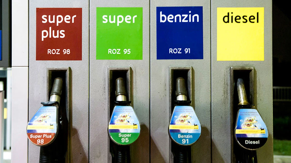 Zapfsäule einer Tankstelle mit verschiedenen Spritsorten.