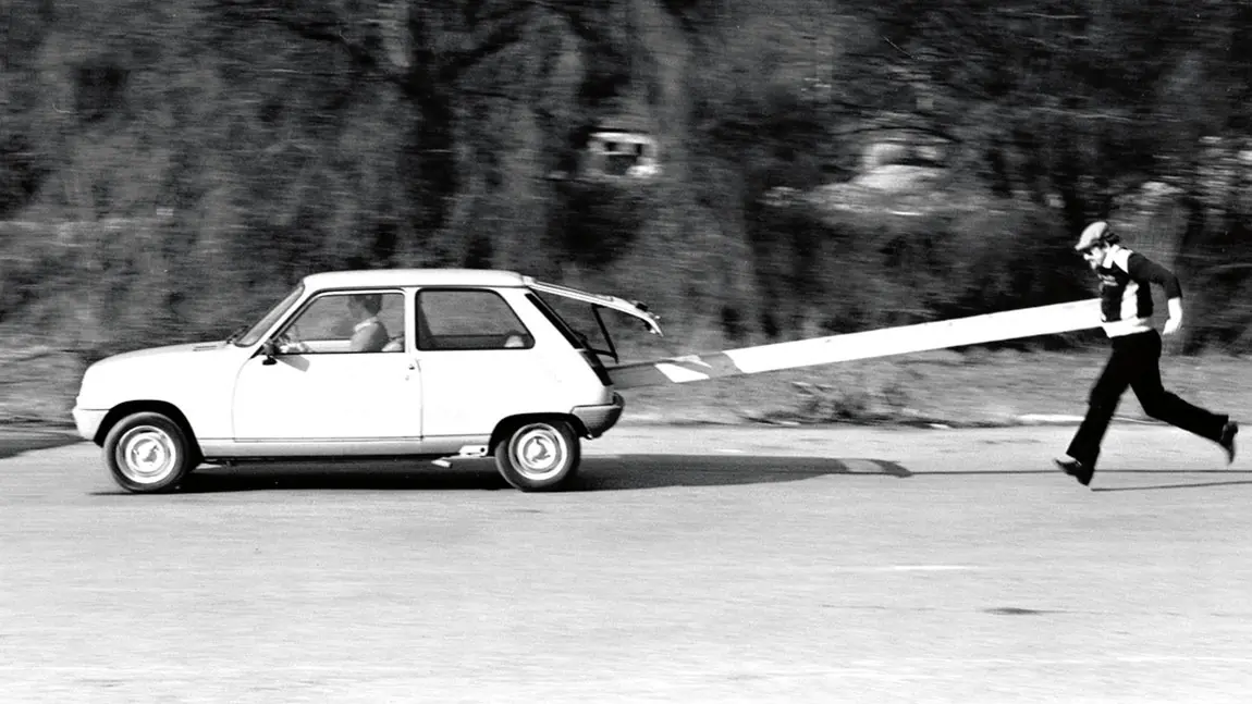 Was muss man beim Anschieben des Autos beachten?