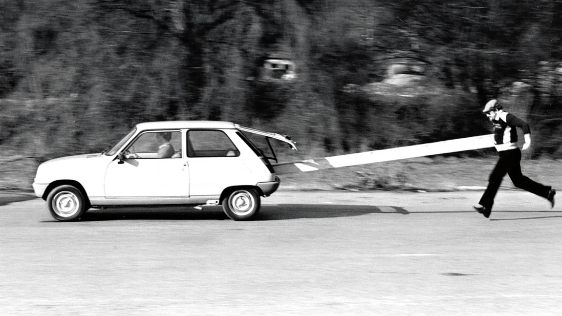 Was muss man beim Anschieben des Autos beachten?