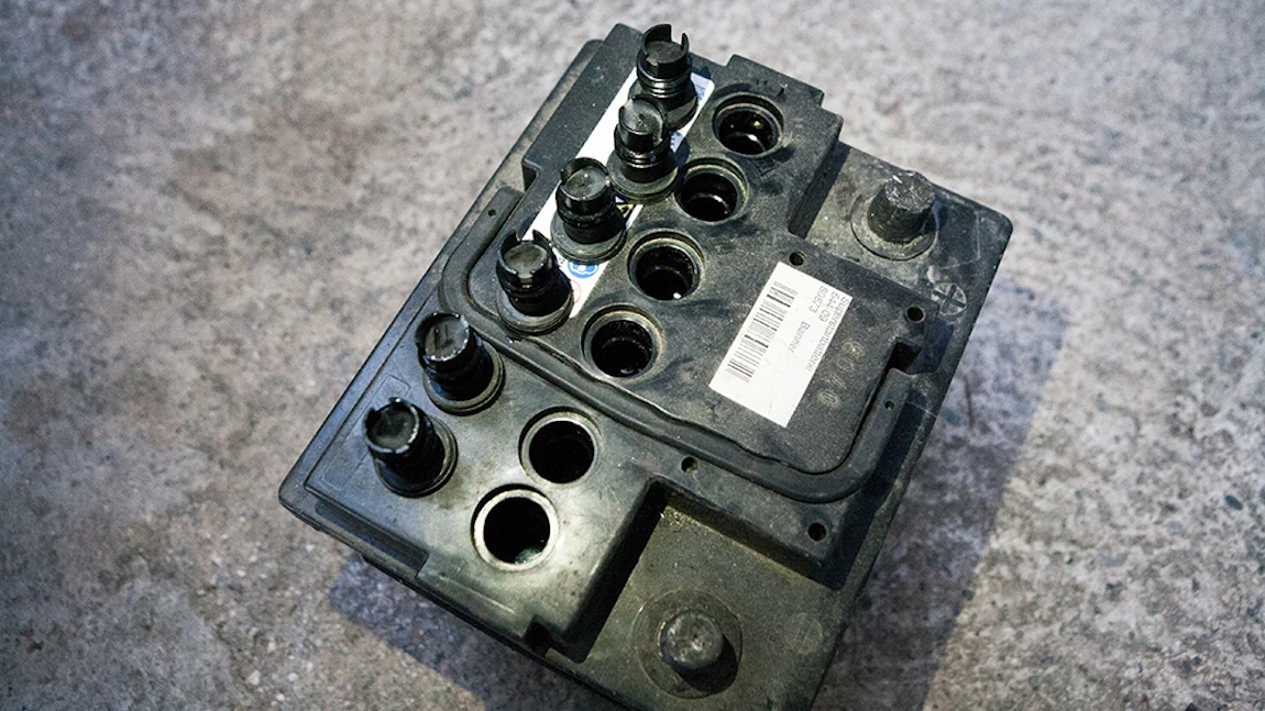 Wie wird die Autobatterie richtig gepflegt?