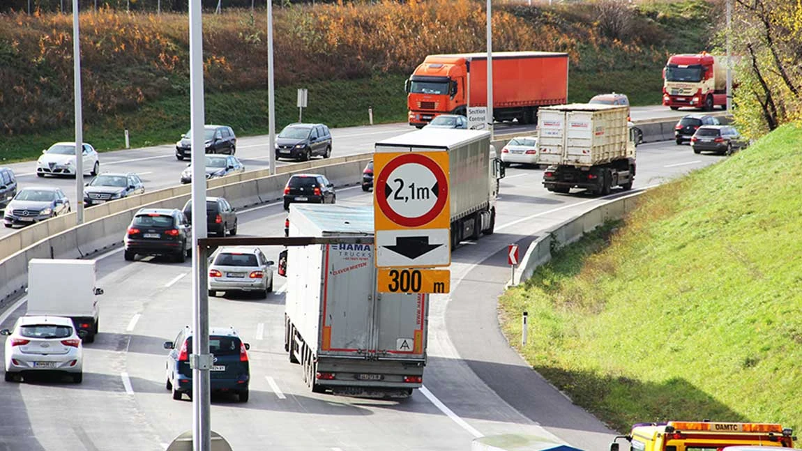 2 oder 2,1 Meter Spurbreite bei Autobahnbaustellen? Welche Autos nicht links fahren dürfen