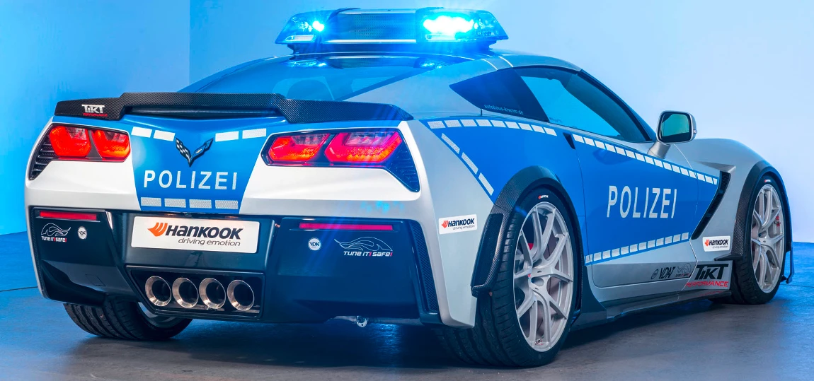 Super-nette Polizei-Corvette