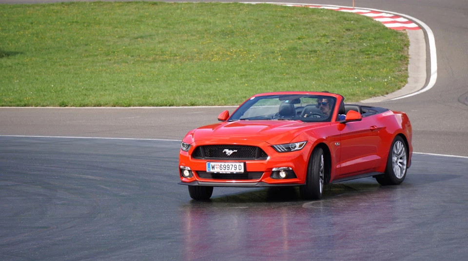 Ford Mustang V8 Cabrio: König der Herzen