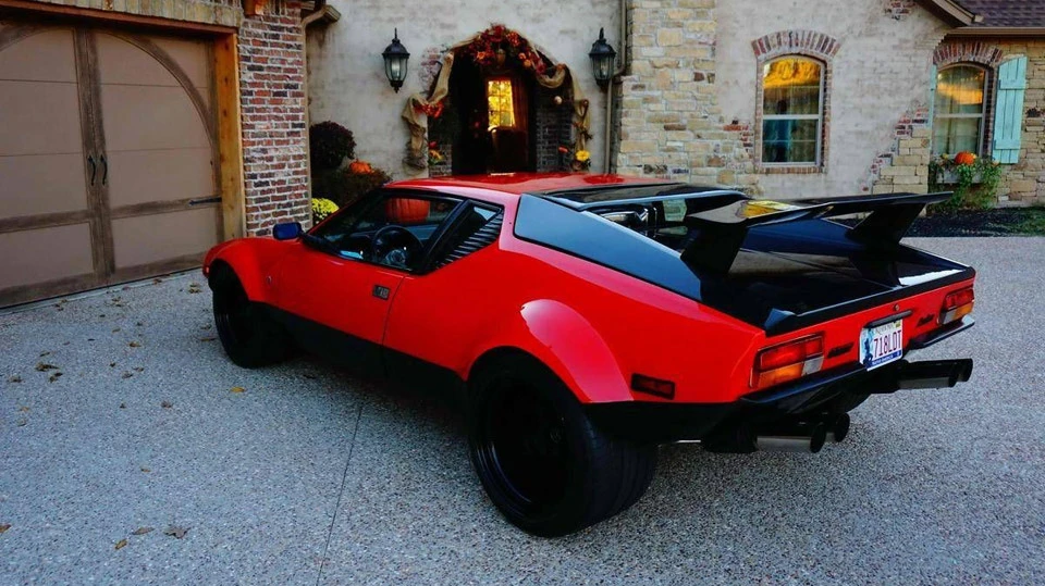 Einst war dieser De Tomaso Pantera rosa und gehörte einem Playmate