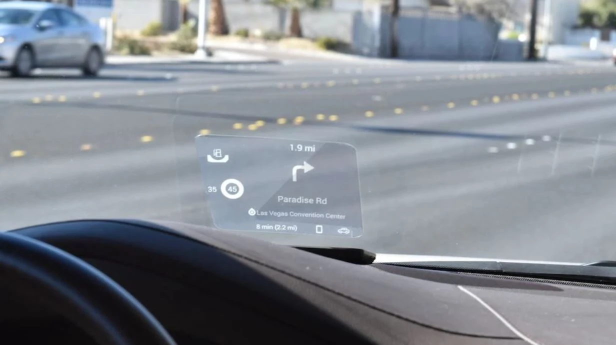 Futuristisches Head Up-Display für jedes Auto