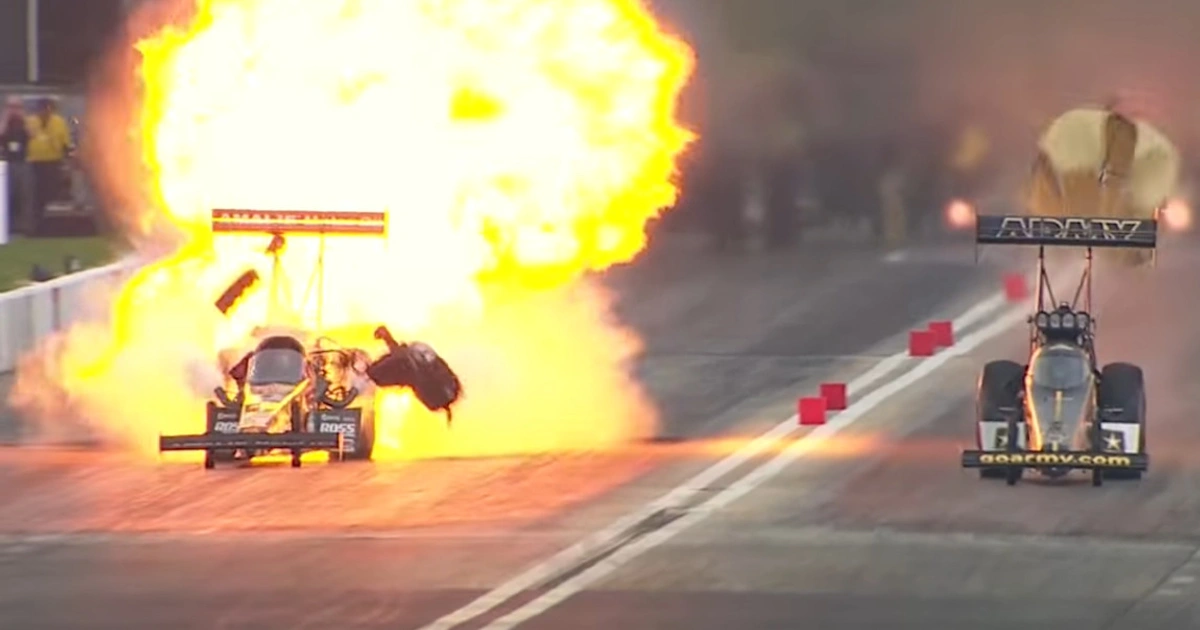 So sieht es aus, wenn der 10.000-PS-Motor eines Top-Fuel-Dragsters ...