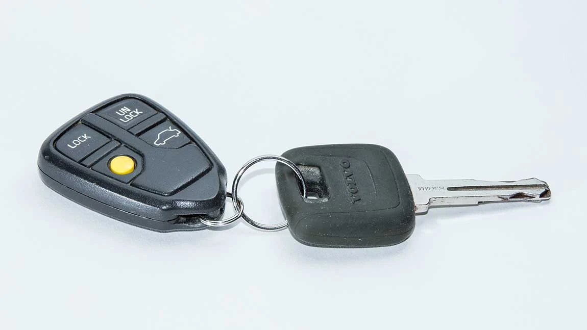Ein Autoschlüssel eines Volvos.