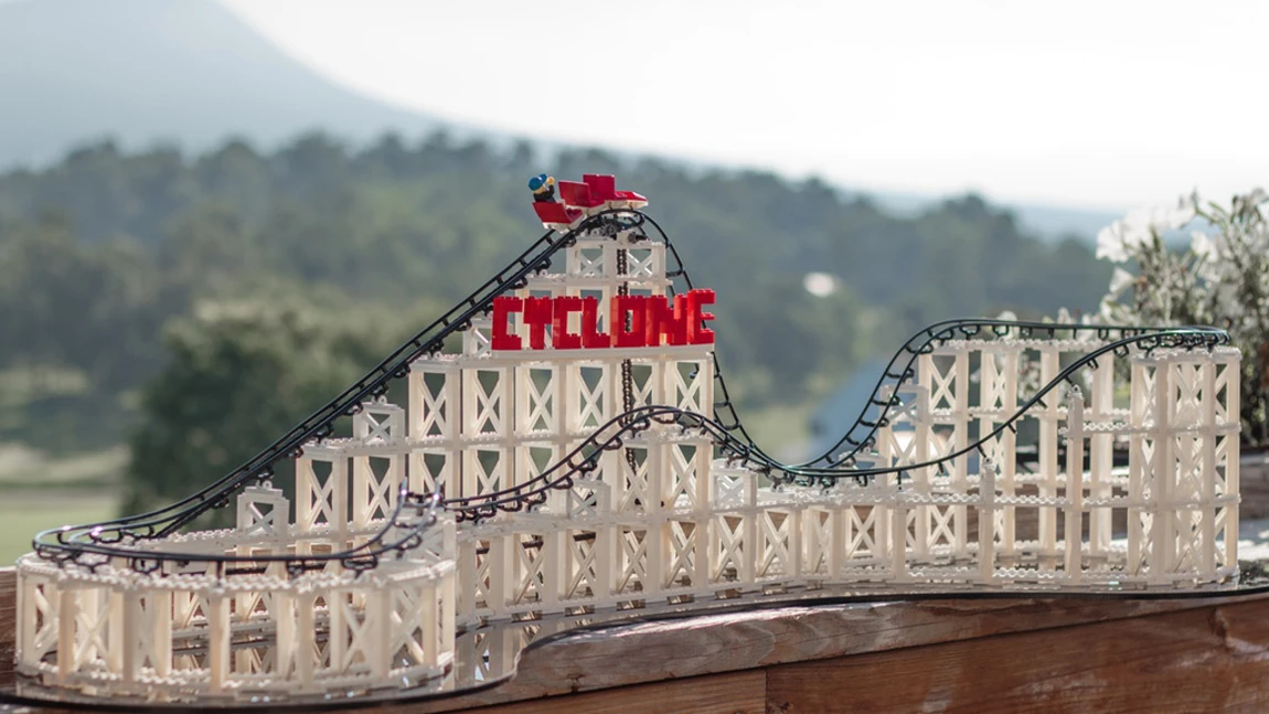 Cyclone: LEGO-Achterbahn zum Selberbauen