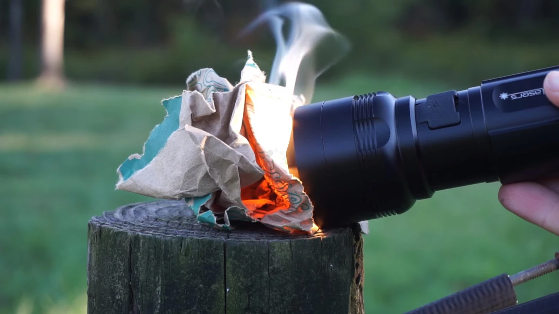 Mit dieser Taschenlampe kann man Eier braten