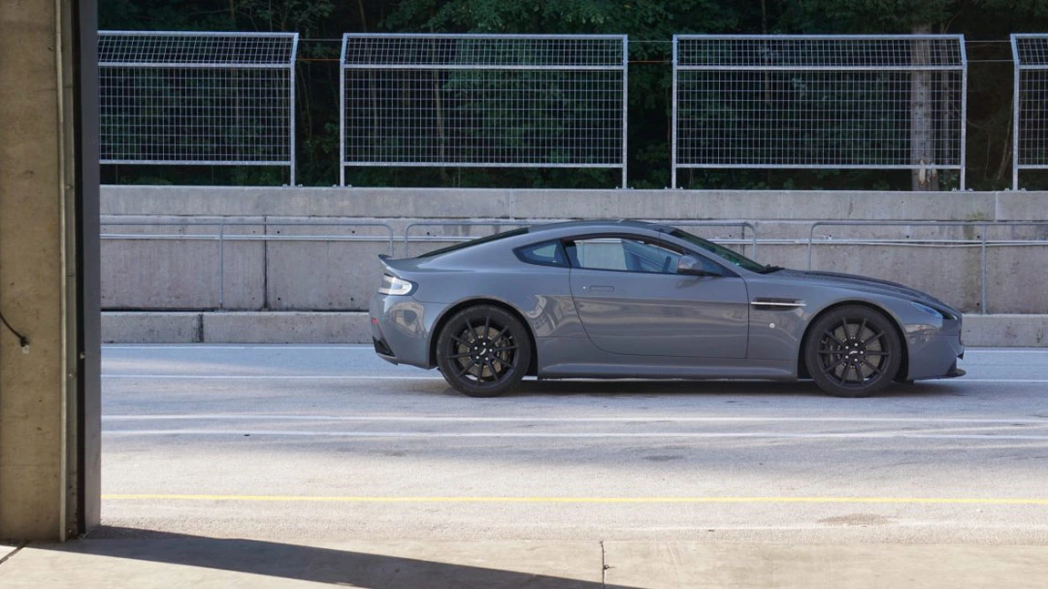Supertest 2016: Aston Martin Vantage V12S