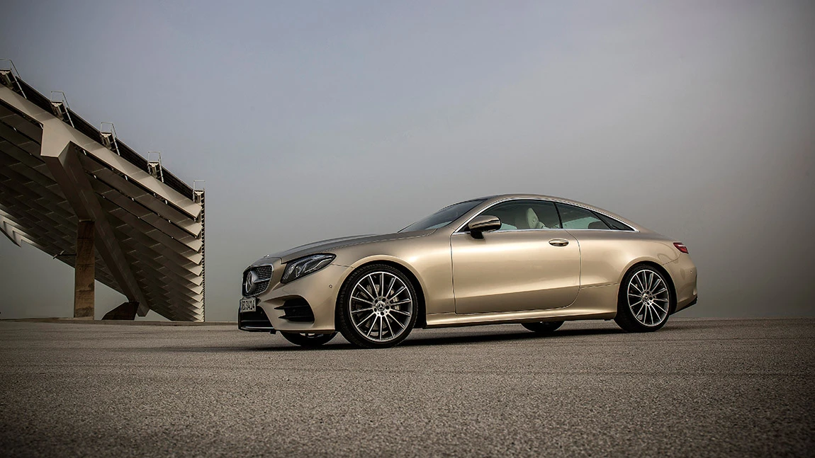 Mercedes E Coupé: Roll over Sicke
