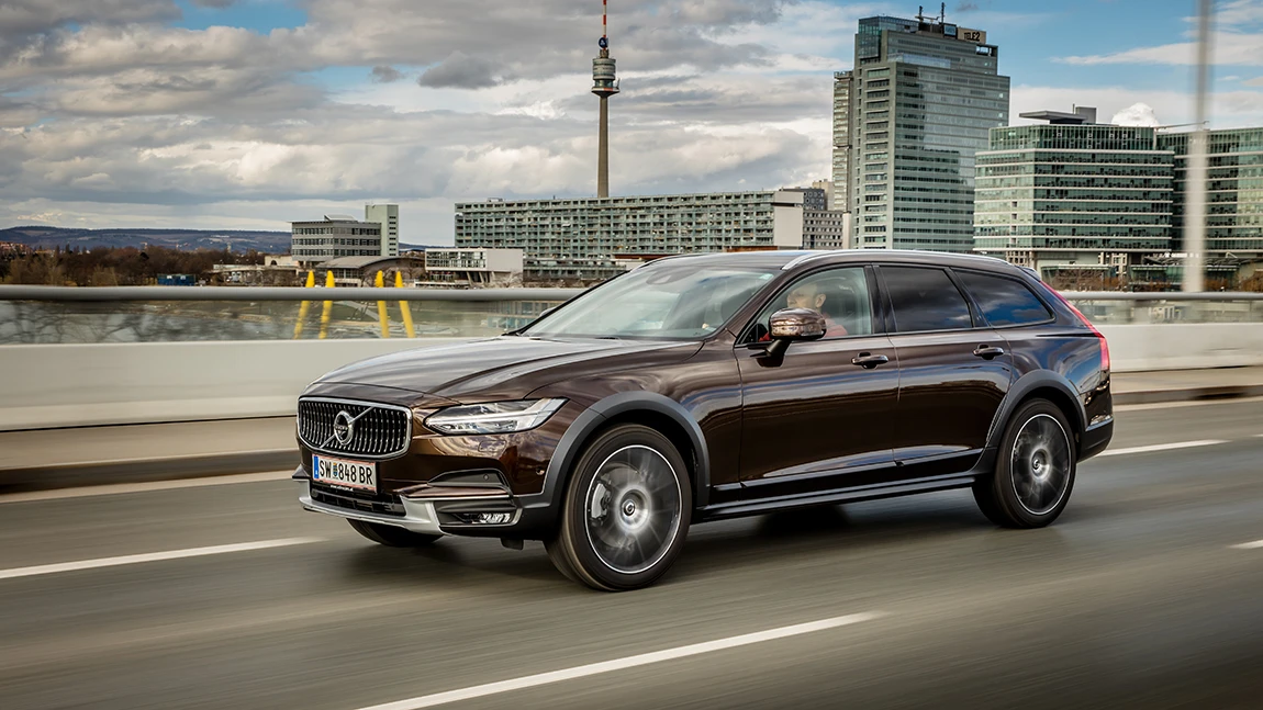 Volvo V90 CC T5: Keep the Kombi burning