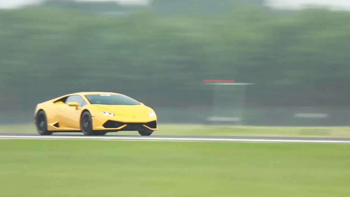 Von 0 auf 400 km/h in einer halben Meile