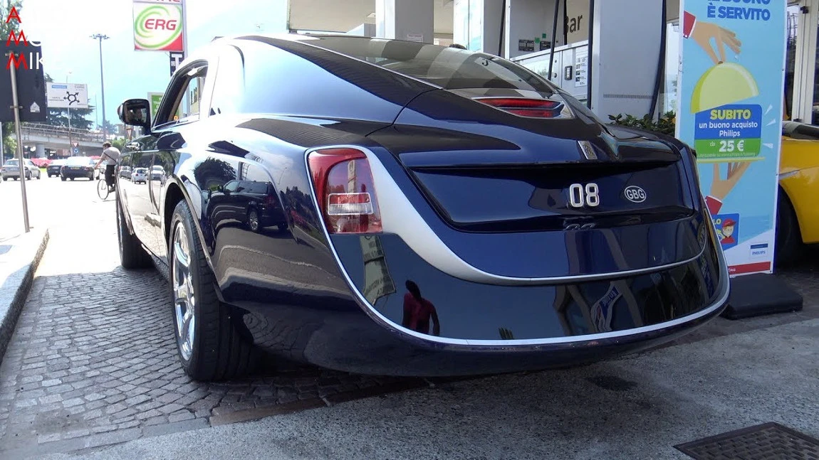 Mit dem 11,5 Millionen Euro-Rolls-Royce an der Tankstelle