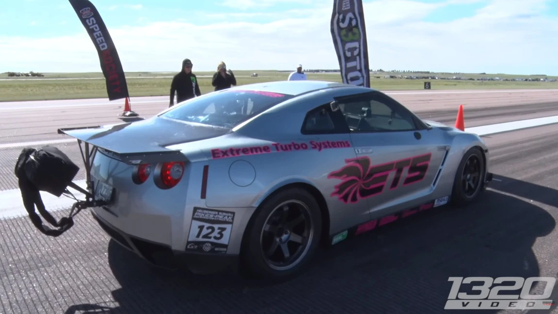 Weltrekord: Dieser 3000 PS-Nissan GT-R beschleunigt in 800 Metern von 0 auf 411 km/h
