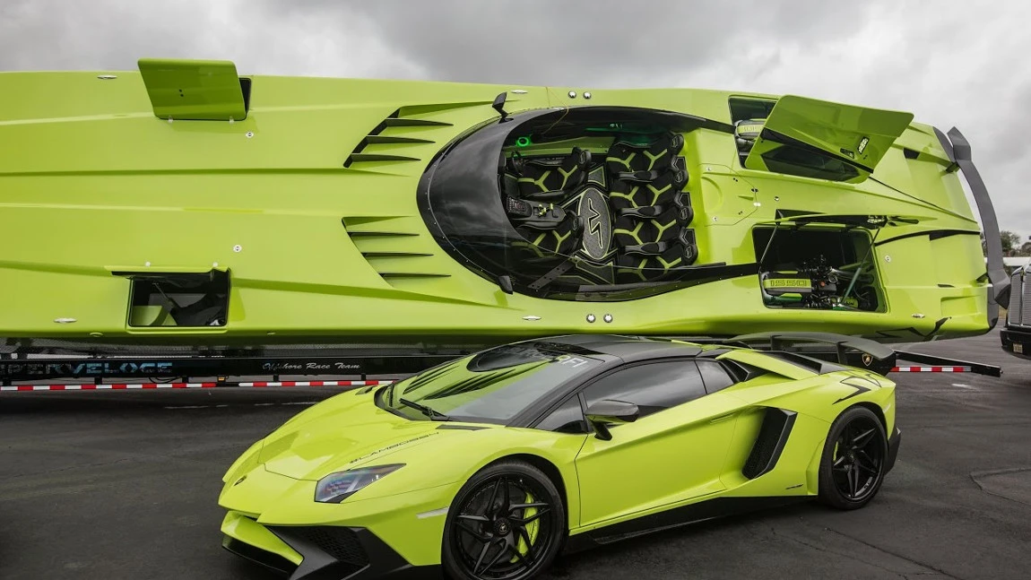 Zu diesem Lamborghini gibt's das passende Speedboot gleich dazu