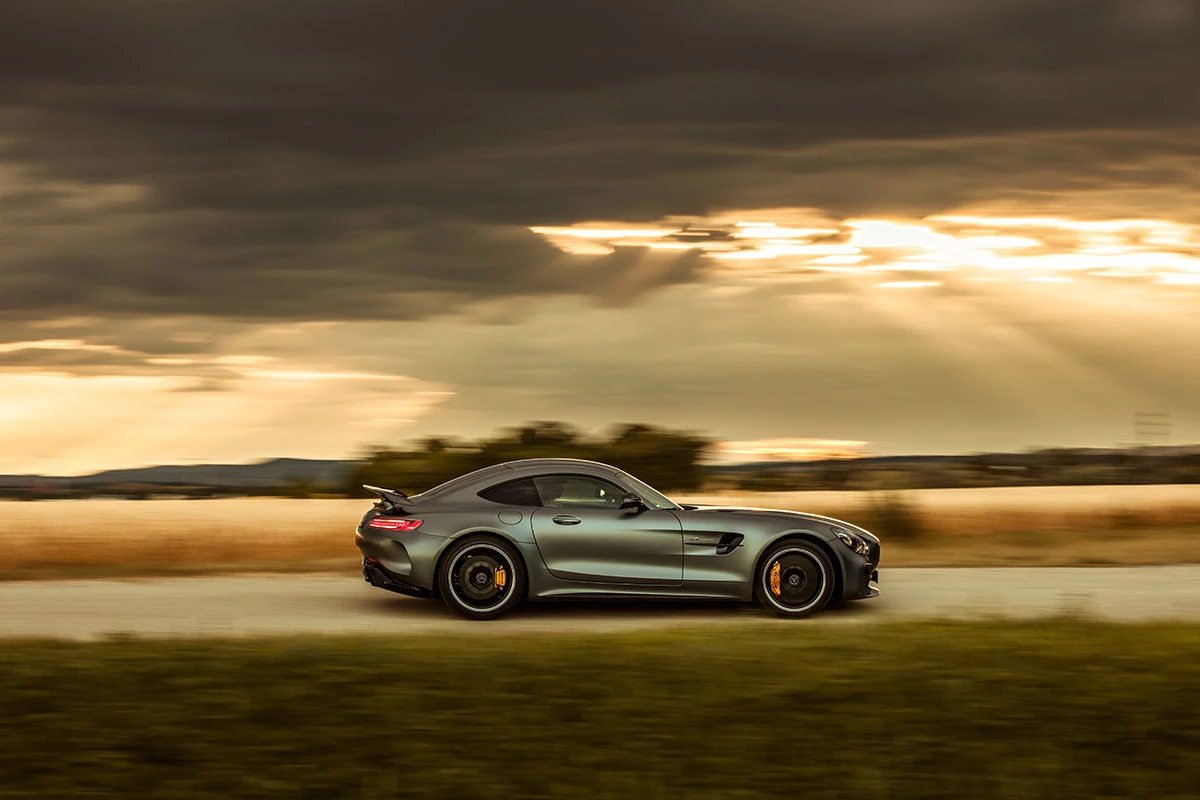 Mercedes-AMG GT R: Autofahren in 2D