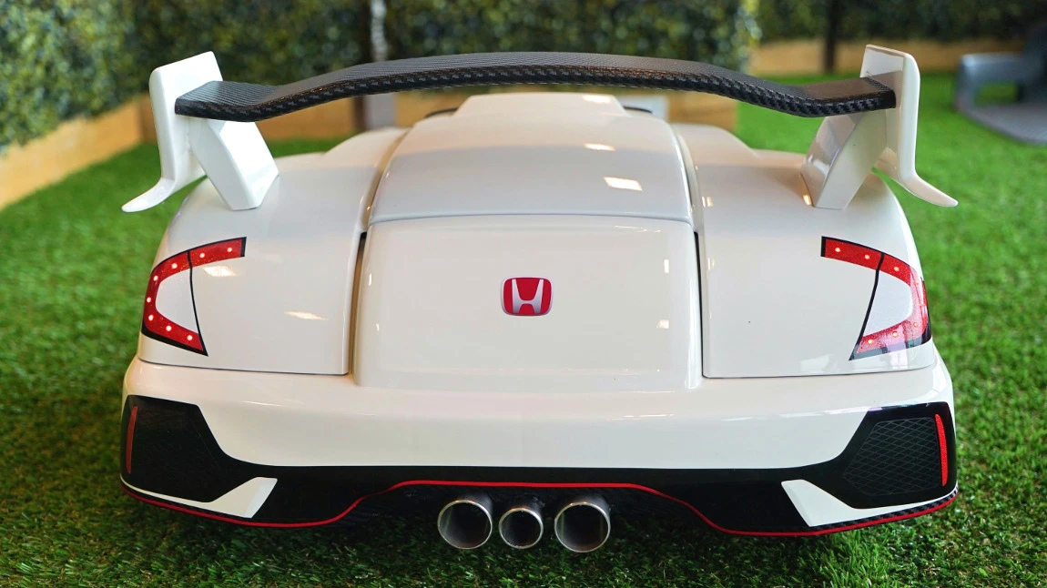 Den Honda Civic Type R gibt's jetzt auch als ... Rasenmäher