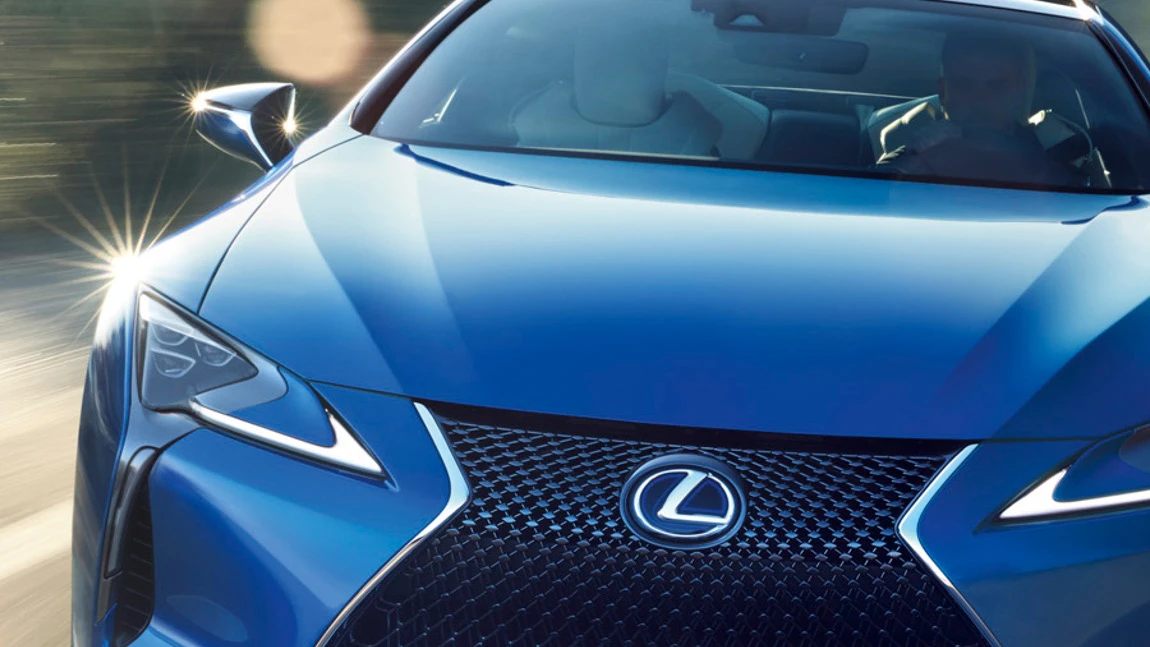 Warum Lexus für die Entwicklung dieser Farbe 15 Jahre (!) brauchte