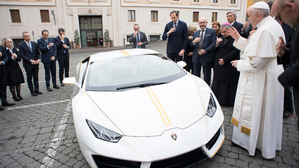 Papst lehnt geschenkten Lamborghini Huracán ab