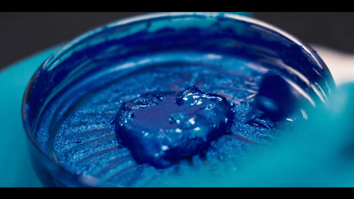 Wie Lexus in 15 Jahren (!) die High Tech-Farbe "Stratusblau" entwickelte