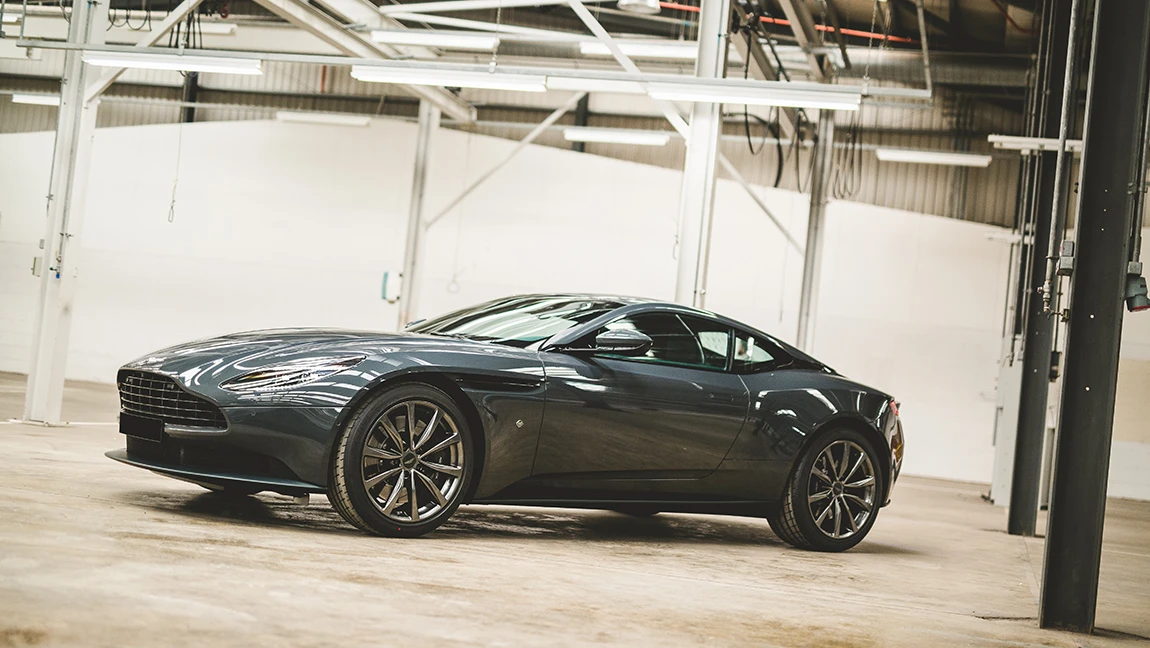 Zwei DB11 von Q by Aston Martin: Noblesse oblige