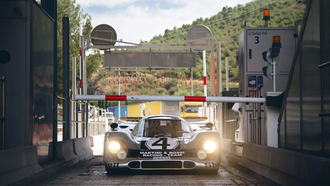 Ja, dieser Porsche 917 hat eine Straßenzulassung