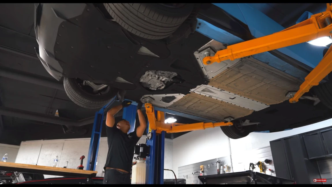 So mühsam ist der Ölwechsel bei einem Lamborghini Huracán