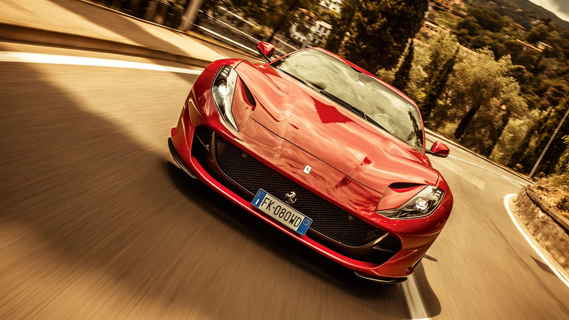 Ferrari 812 Superfast: Mach dich wet und Donnerwetter!