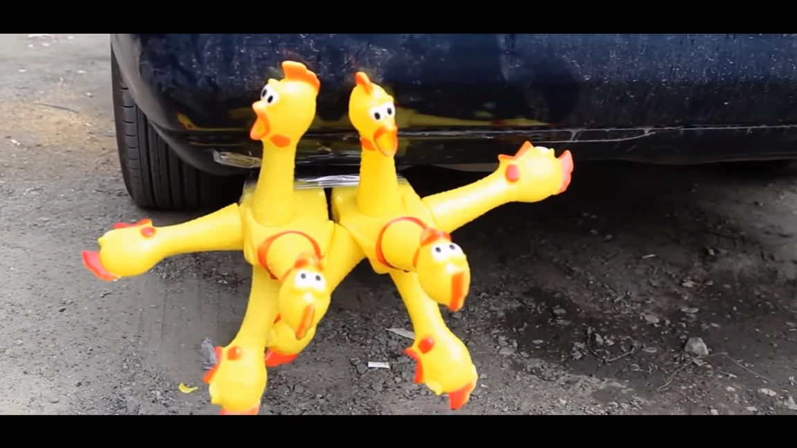Huhning statt Tuning: Der Gummihuhn-Auspuff